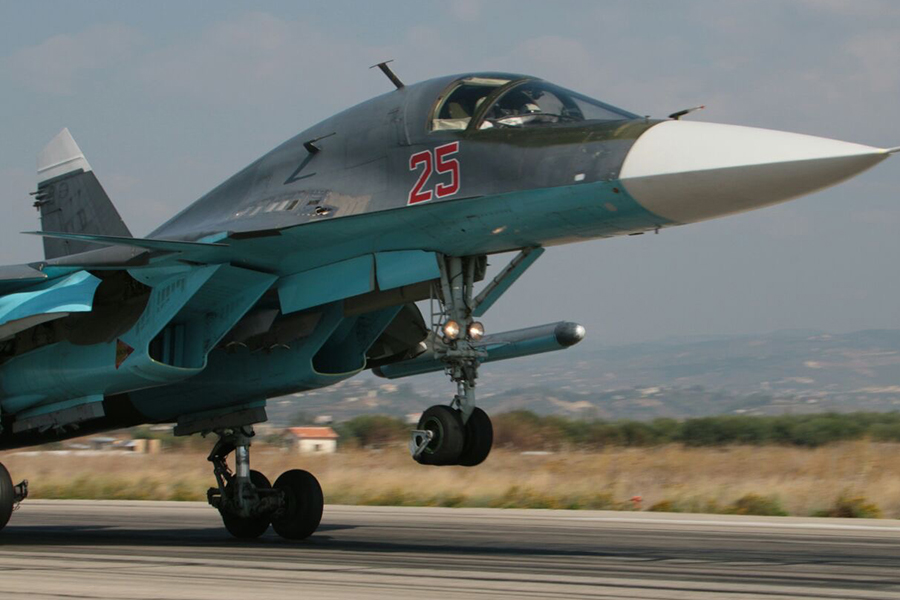 Su-34 σε μια ασυνήθιστη αποστολή στην Ρωσία: Βομβάρδισαν κομμάτια πάγου