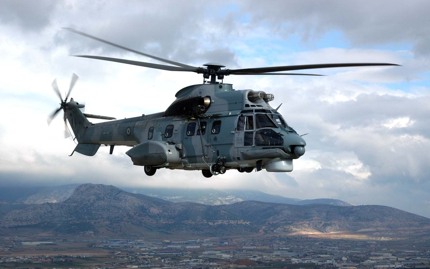 Δεν καθηλώνονται τα ελληνικά Super Puma σύμφωνα με ανακοίνωση του ΓΕΑ