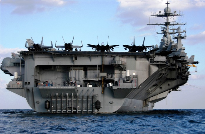 Το USS Dwight D. Eisenhower περνά τα στενά του Γιβραλτάρ  – Οι ΗΠΑ με δύο αεροπλανοφόρα στη Μεσόγειο (Βίντεο)