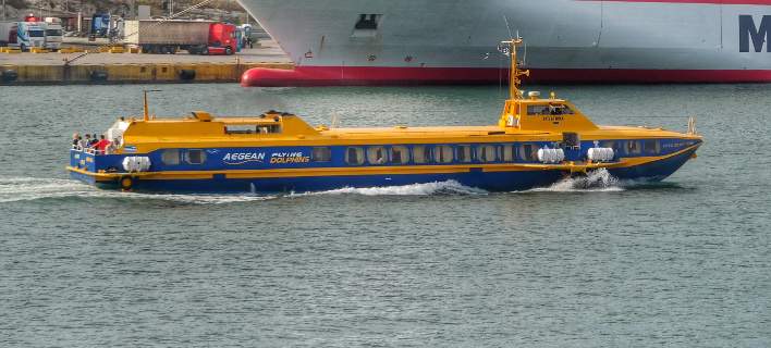 Μηχανική βλάβη παρουσίασε το «Flying Dolphin Athina»