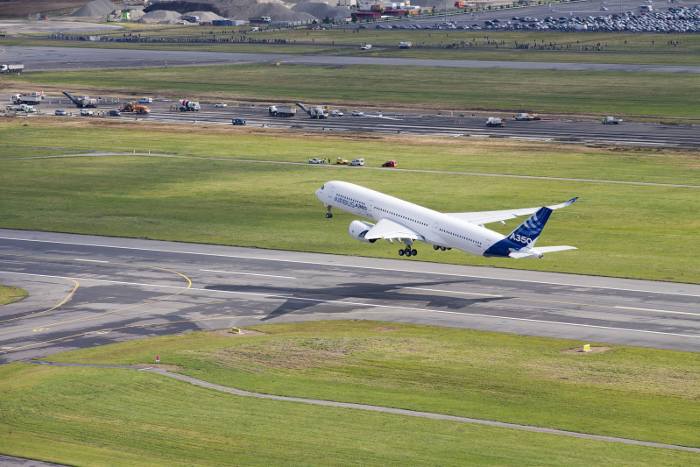 Δείτε την εντυπωσιακή κάθετη απογείωση Airbus A350 (vid)