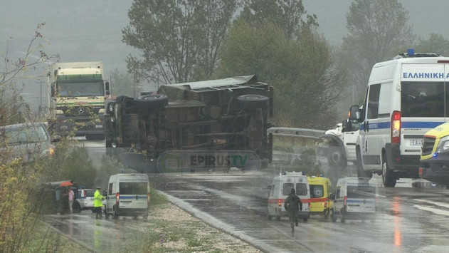 Αναποδογύρισε στρατιωτικό όχημα στα Ιωάννινα! (vid)