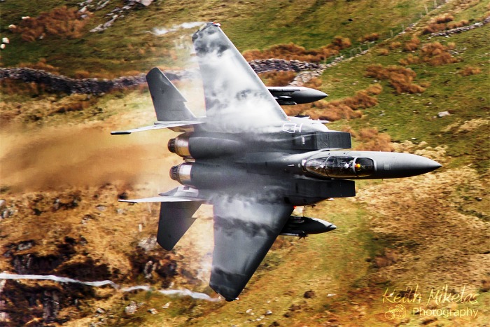 Μαγευτικά πλάνα από F-15C στο φημισμένο mach loop – Βίντεο