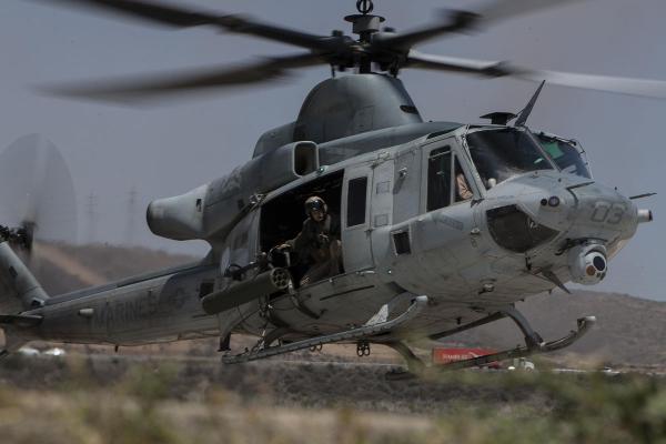 Εγγύς αεροπορική υποστήριξη από UH-1Y Venom και οι σφαίρες πέφτουν βροχή [βίντεο]