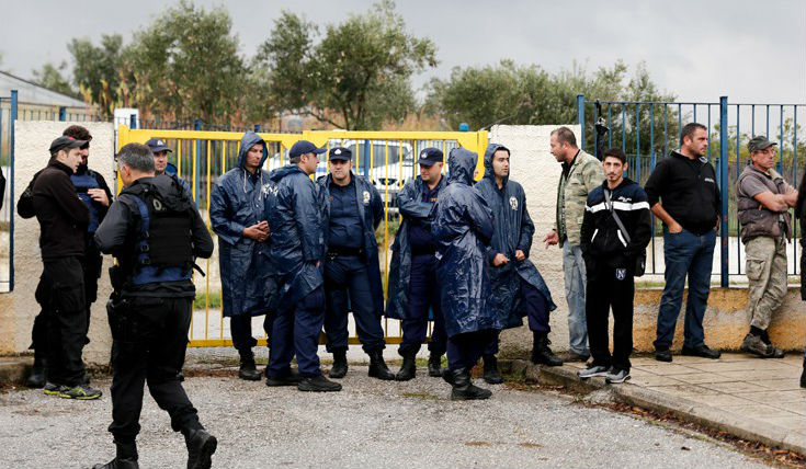 Μεγάλες αντιδράσεις των γονέων σε όλη την Ελλάδα στα «σχολεία Φίλη» (φωτό, βίντεο)