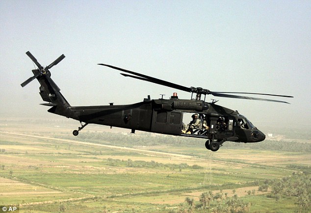 ΕΚΤΑΚΤΟ: Ελικόπτερα ΜΗ-60 Blackhawk του αμερικανικού Στρατού αποβιβάζουν ειδικές δυνάμεις στη Ράκκα και ενώνονται με τους Κούρδους