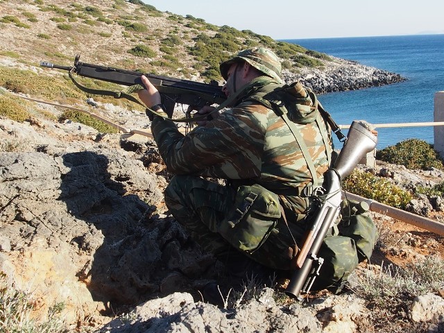 Η εντυπωσιακή άσκηση του Ελληνικού Στρατού στη Σάμο «απάντηση» στις προκλήσεις της Τουρκίας (φωτό)