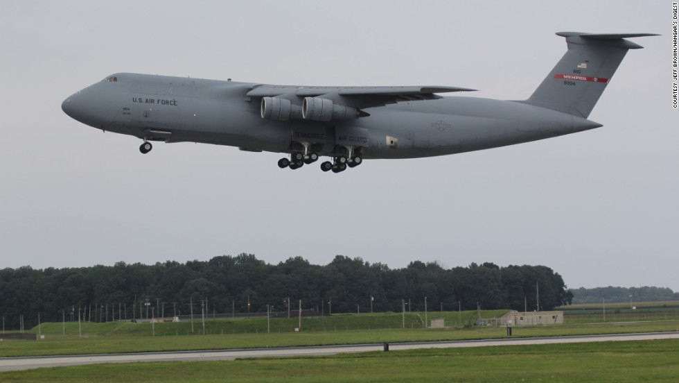 Μεγαλοπρεπής προσγείωση του θηριώδους C-5 Galaxy