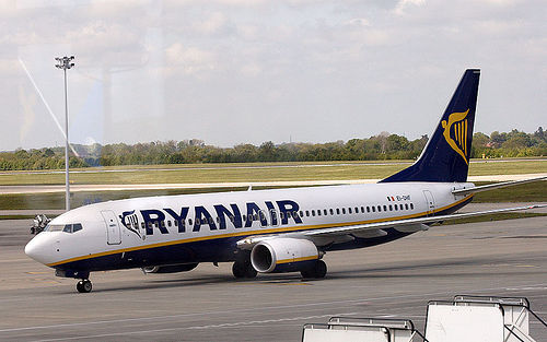 Ryanair: «Παγώνει» τις προσλήψεις προσωπικού στο Ηνωμένο Βασίλειο