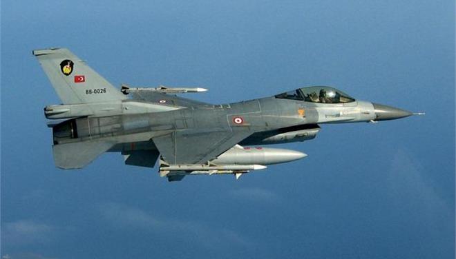 Η πρώτη γυναίκα πιλότος μαχητικού F-16 της Τουρκίας που φορά μαντίλα είναι γεγονός (φωτό)