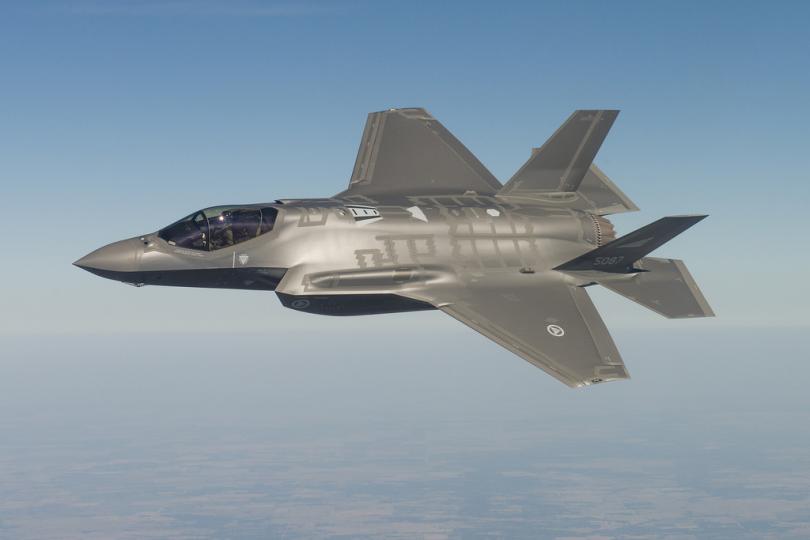 Δύο μαχητικά αεροσκάφη F-35 προσγειώθηκαν για πρώτη φορά στην Αυστραλία (φωτό)