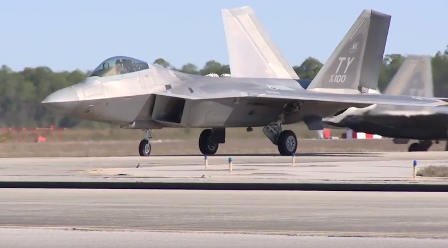 F-22 Raptors σε άσκηση ανεφοδιασμού  (βίντεο)