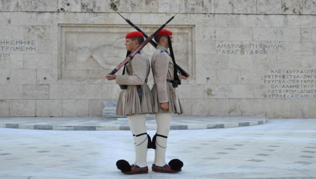 Κι όμως οι εύζωνοι έχουν δικό τους κώδικα επικοινωνίας! (φωτό)