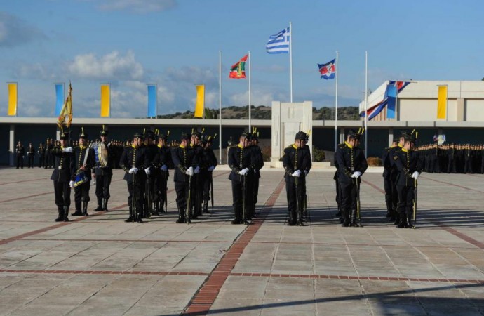 Θαυμάστε τον απόλυτο συντονισμό από τους Ευέλπιδες της Διμοιρίας Επιδείξεων της ΣΣΕ (βίντεο)