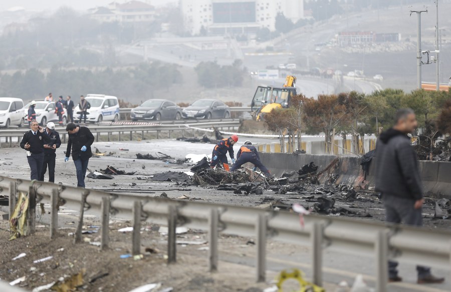 Η τραγική στιγμή της συντριβής του ελικοπτέρου στην Κωνσταντινούπολη (φωτό & βίντεο)