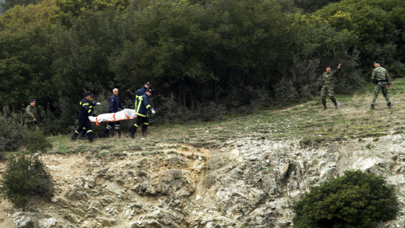 Οι πρώτες φωτό από την επιχείρηση ανάσυρσης των σορών των τεσσάρων στρατιωτικών