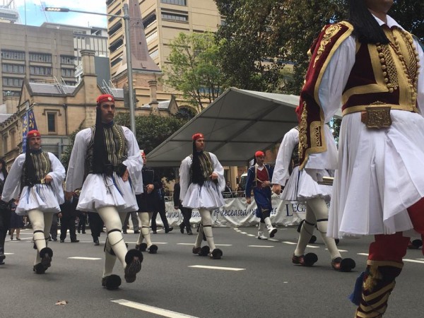 Αυστραλία: Η στιγμή που υπερήφανοι χιλιάδες ομογενείς… αποθέωσαν τους Εύζωνες! (φωτό & βίντεο)