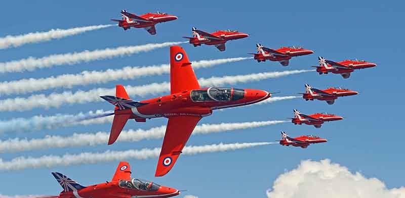 Τα Red Arrows στην Ελλάδα για… προπόνηση (βίντεο)