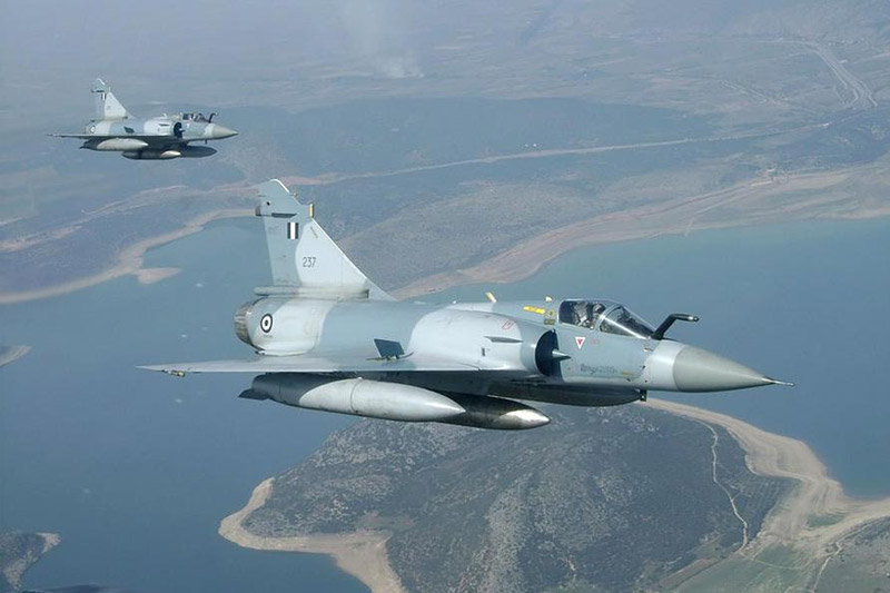 Η στιγμή που το Super-Puma διασώζει τον πιλότο του Mirage 2000! (βίντεο)