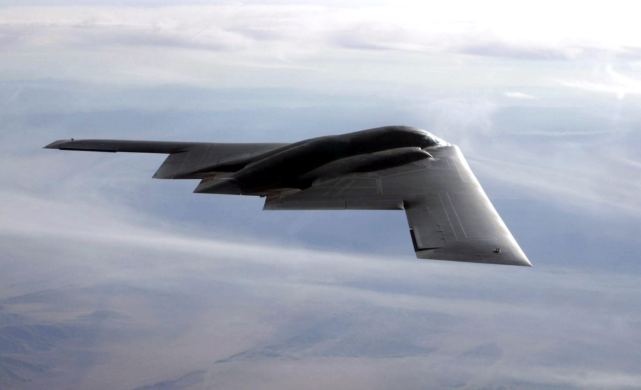 N.G B-2 Spirit: Το γνωστό «Stealth Bomber» έχει σχεδιαστεί να διεισδύει σε πυκνές αντιαεροπορικές άμυνες (βίντεο)