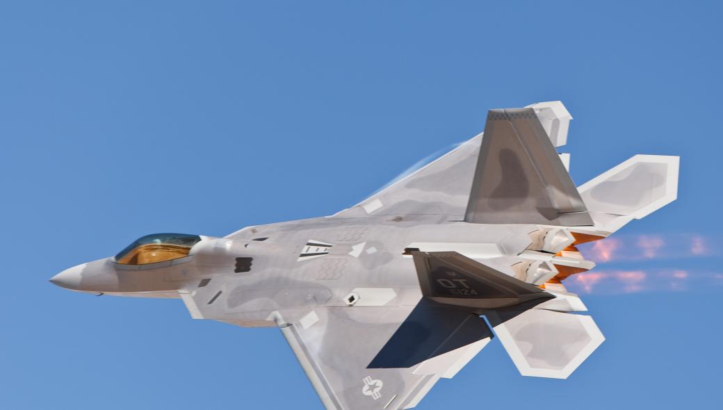 F-22 Raptor: Το «πιο φονικό πολεμικό αεροσκάφος στον πλανήτη» (βίντεο)