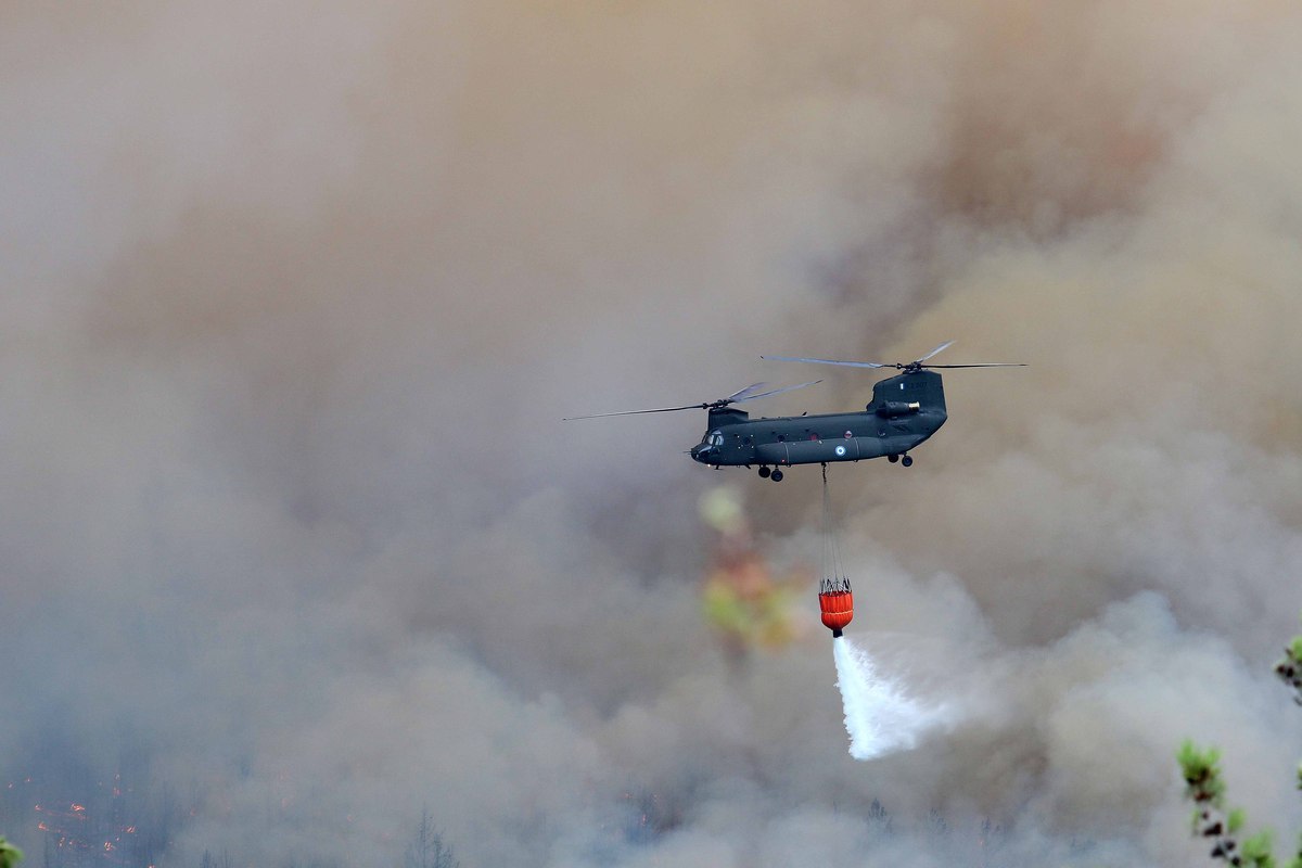 Καθοριστική η συμβολή CH-47D του Στρατού στη «μάχη» των πυρκαγιών (βίντεο)