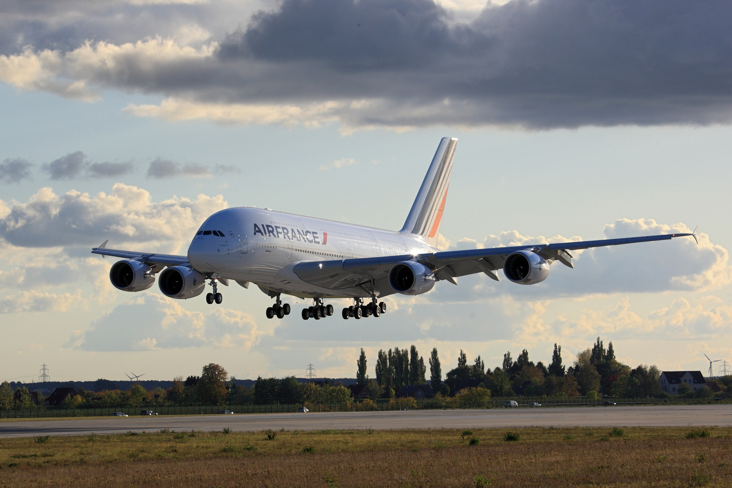 Βίντεο: Τα «λαβωμένο» Α380 της Air France προσγειώνεται στον Καναδά