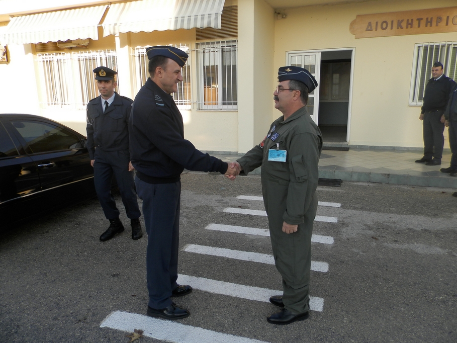 ΓΕΑ: Επίσκεψη Αρχηγού ΤΑ στην 4η ΜΣΕΠ, στο Α/Απ Ακτίου και στο FOB Ακτίου (φωτό)