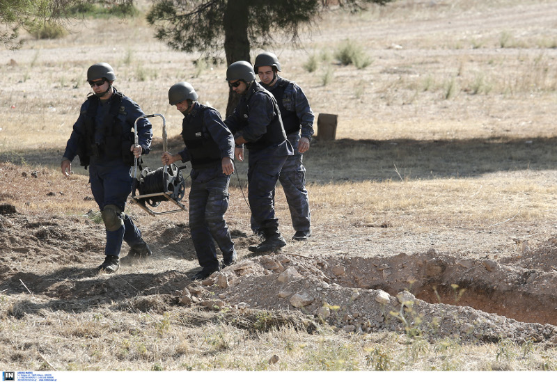 Φωτογραφίες από την ελεγχόμενη έκρηξη βλήματος Β’ ΠΠ σε στρατόπεδο της ΠΑ στην Γλυφάδα (upd)