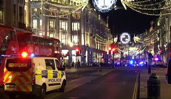 Χάος  στην Oxford Street στο Λονδίνο -Έσπασαν τζαμαρίες καταστημάτων ομάδα νεαρών για να κλέψουν τα εμπορεύματα (φωτό)