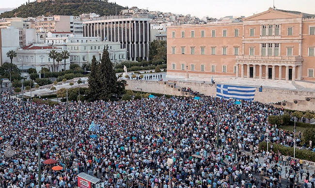 Εικόνα από drone κατέγραψε την λαοπλημμύρα που γέμισε την πλατεία Συντάγματος για το συλλαλητήριο (βίντεο)