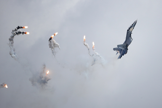 Singapore Airshow: Άφωνοι έμειναν χιλιάδες θεατές από την επίδειξη του Su-30MKM