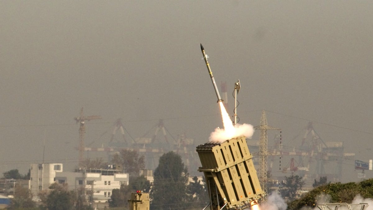 Μαζικές εκτοξεύσεις από το Iron Dome κατά ρουκετών που εκτοξεύτηκαν από τη Γάζα (βίντεο)