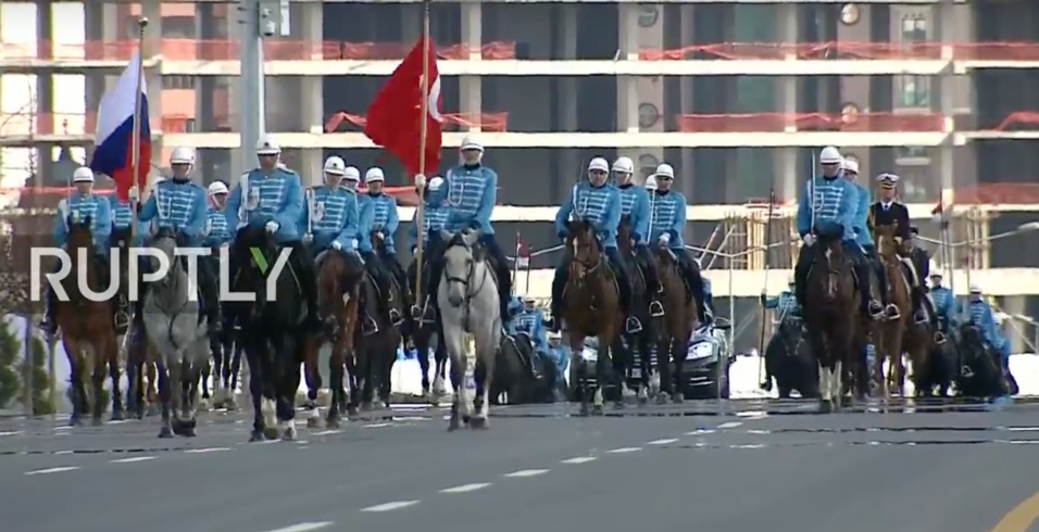 Μεγαλοπρεπής  υποδοχή Ερντογάν σε Πούτιν με Ιππικό! – Ο Ρώσος πρόεδρος στην Τουρκία για την θεμελίωση του Ακούγιου