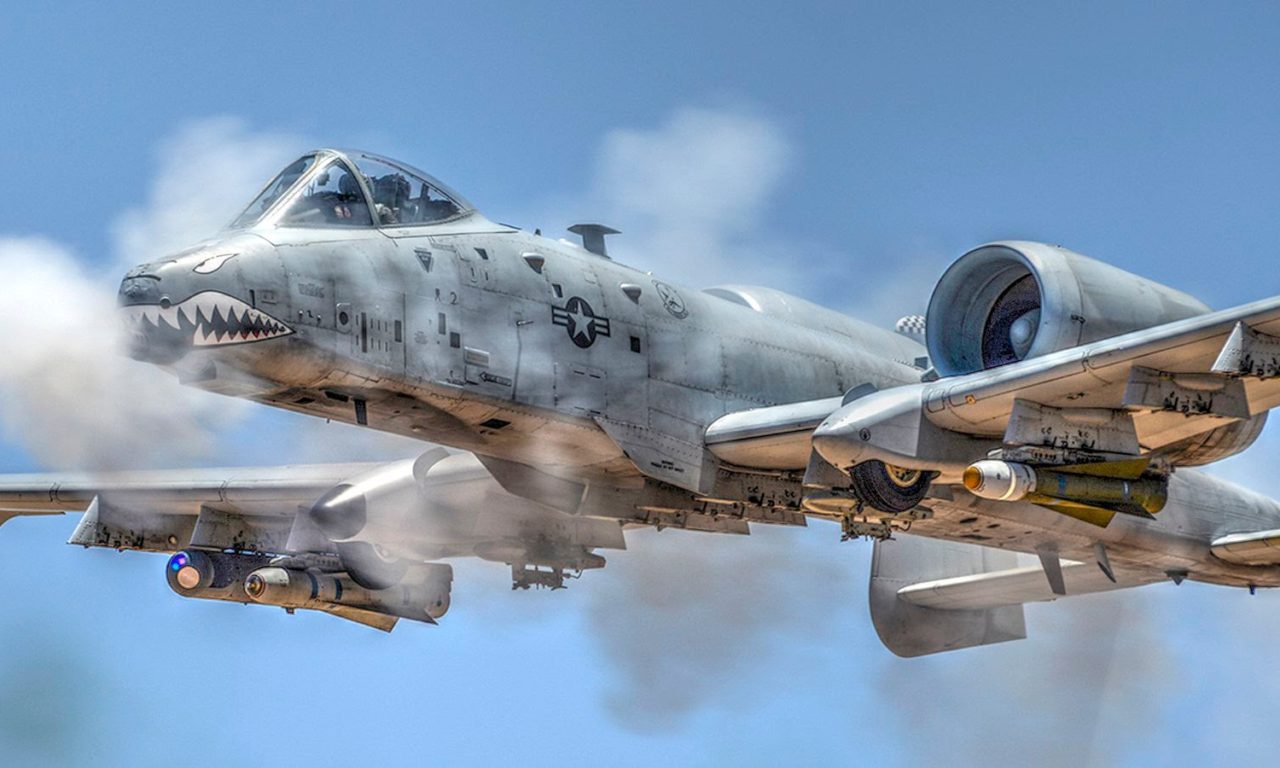 Βίντεο: Βολές A-10 Thunderbolt II της USAF με JDAM και GAU-8 30mm