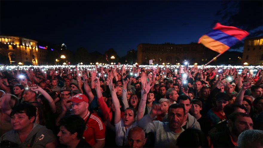 Αρμενία: Σε αποκλεισμό δρόμων, σιδηροδρόμων και αεροδρομίων καλεί ο ηγέτης της αντιπολίτευσης