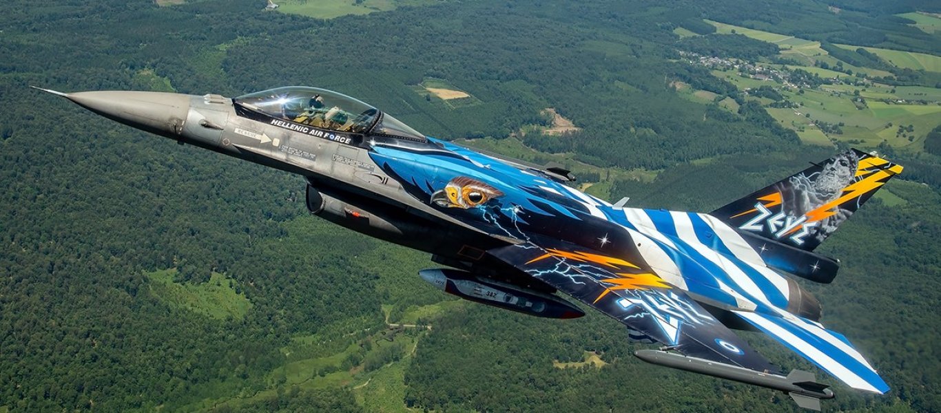 Το ακροβατικό F-16 ΖΕΥΣ της Πολεμικης Αεροποριας σε ελιγμούς επίδειξης που κόβουν την ανάσα (βίντεο)