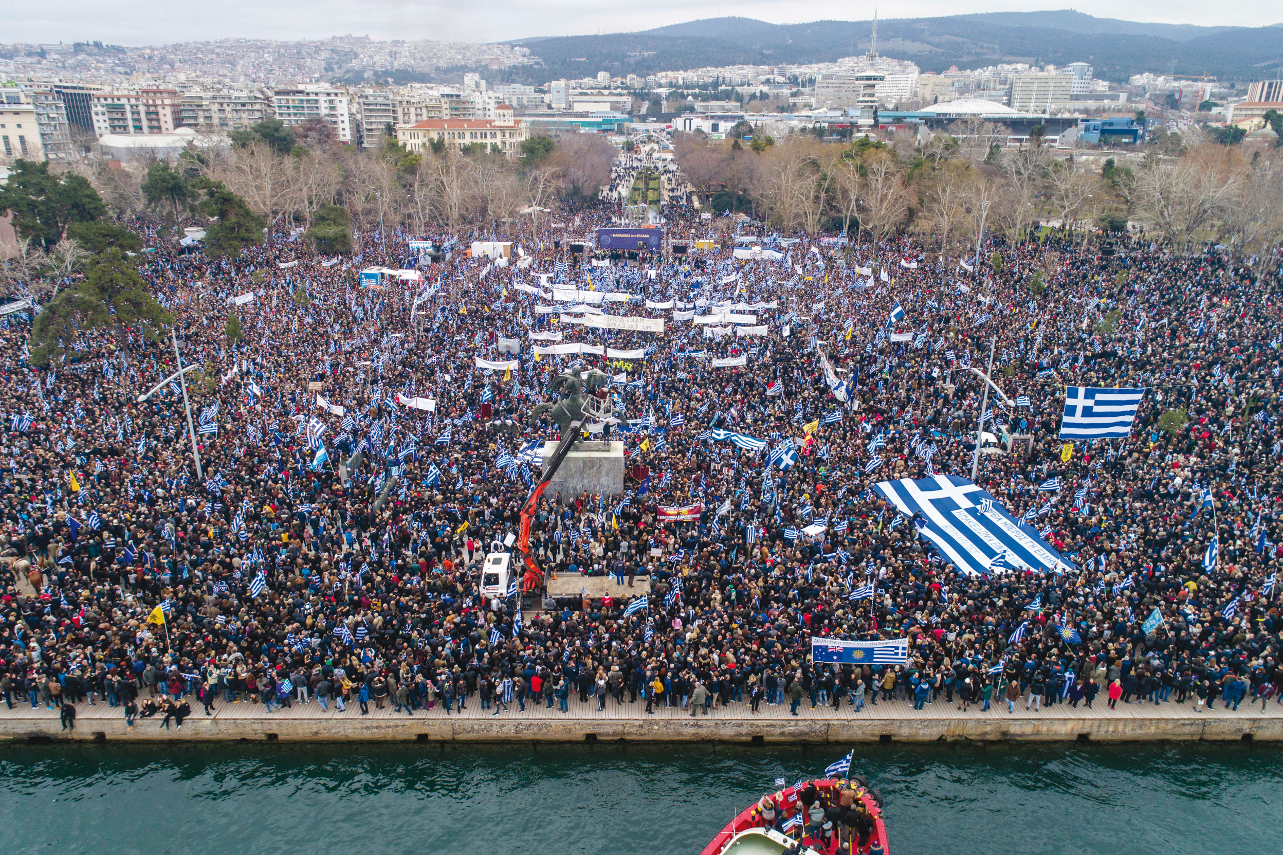 Στην κυβέρνηση ξεκίνησαν την αποδόμηση όσων αντιδρούν: «Επαγγελματίες πατριώτες όσοι συμμετέχουν στα συλλαλητήρια»