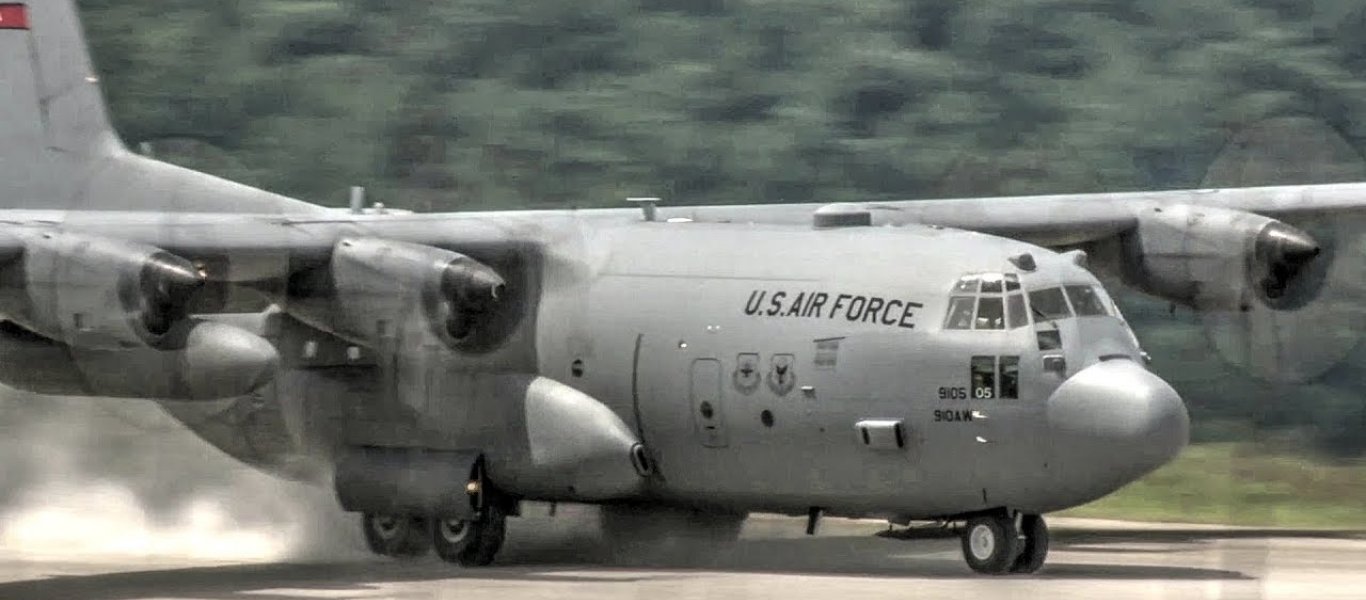 Βίντεο: Προσγείωση C-130H Hercules της USAF σε χωμάτινο αεροδρόμιο