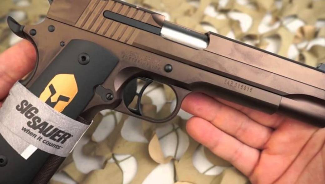 Sig Sauer 1911 Spartan – To περίφημο 45άρι σε ειδική έκδοση με αναγραφή του «Μολών Λαβέ» (βίντεο)