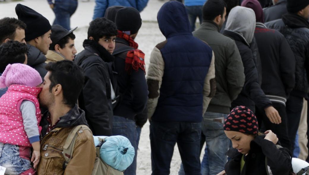 Σκανδάλο στη σίτιση των παράνομων μεταναστών στην Λέσβο