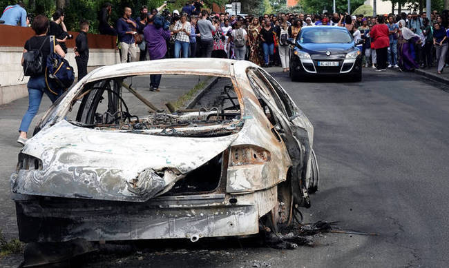 Γαλλία: Τρίτη νύχτα διαδηλώσεων και επεισοδίων στη Νάντη