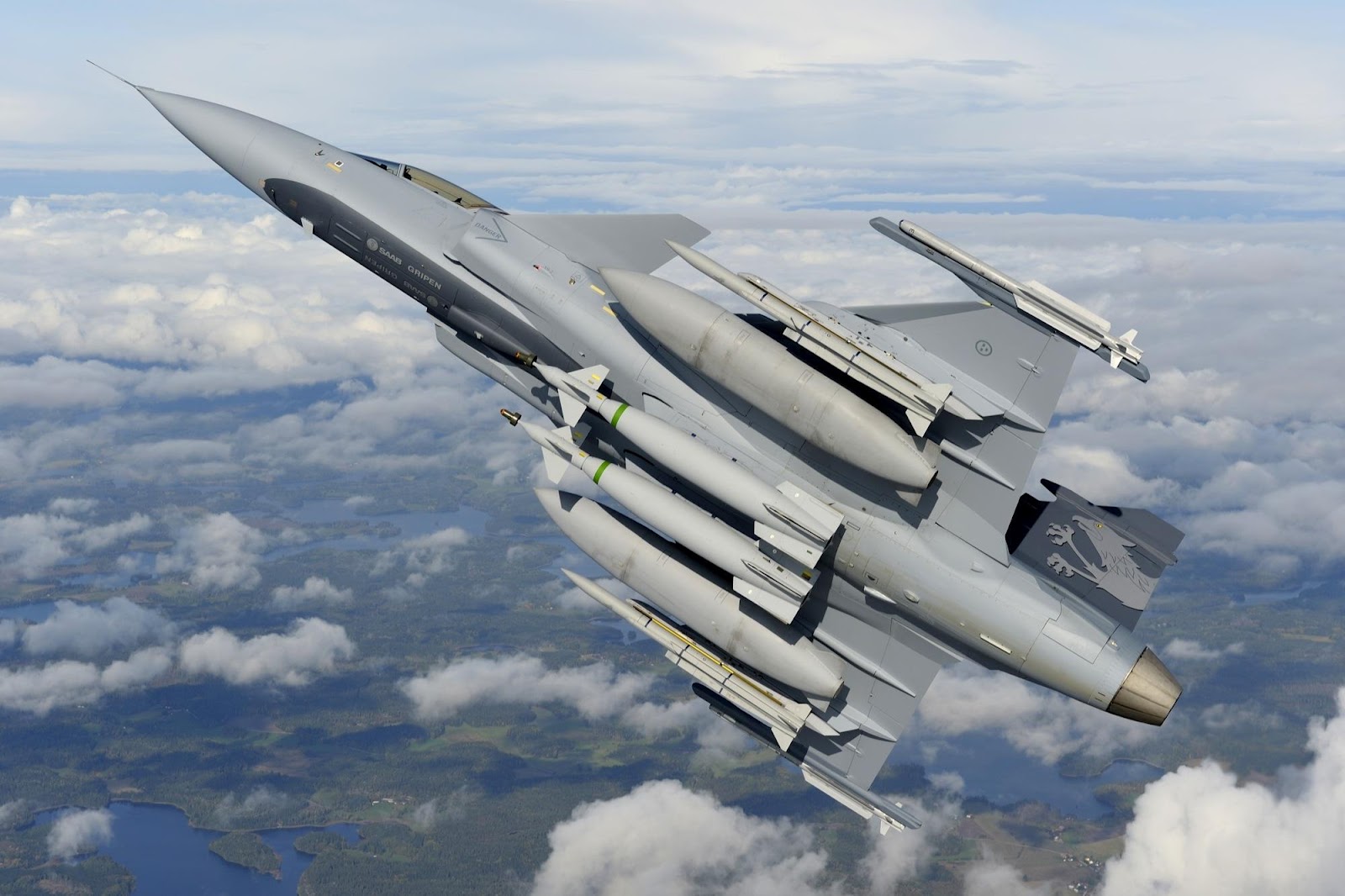 Σουηδία: JAS-39 Gripen έριξε βόμβα GBU-12 των 500 λιβρών για να σβήσει δασική πυρκαγιά (βίντεο)