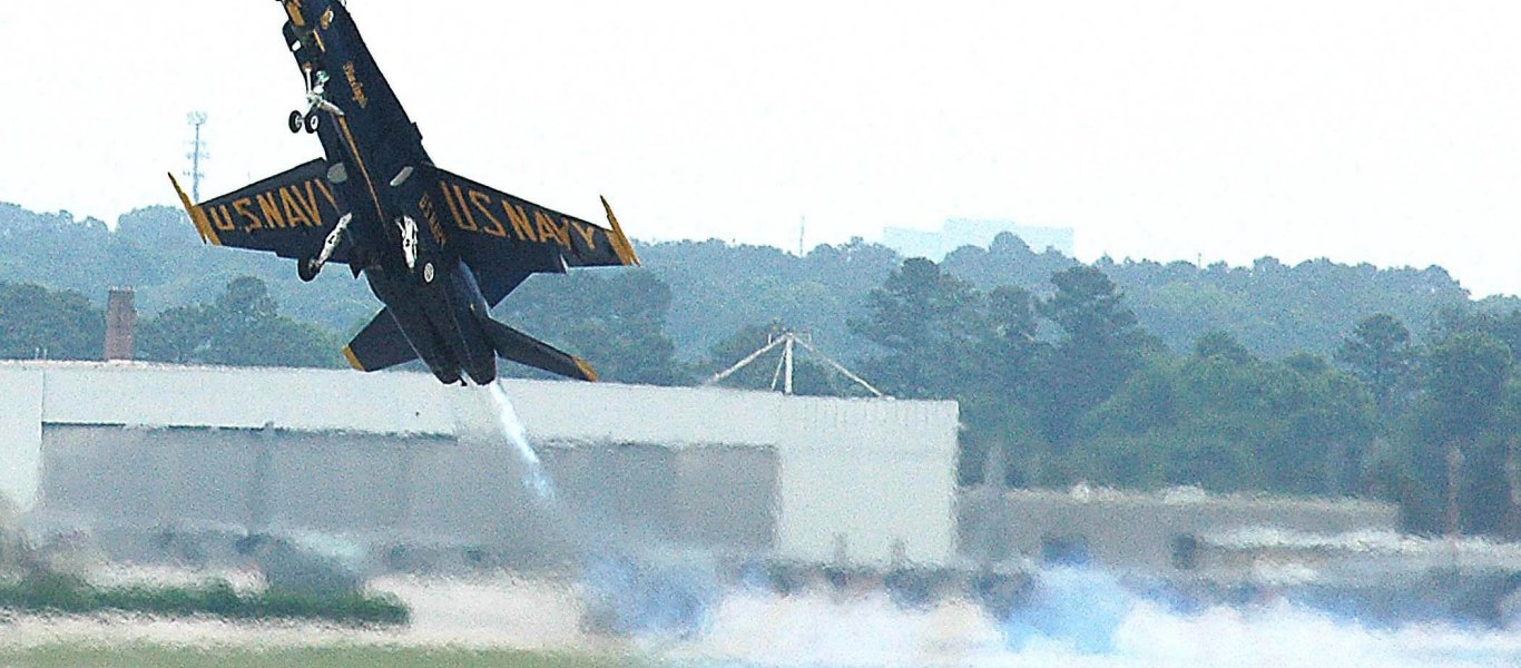 Απογειώσεις που «κόβουν την ανάσα» από τους Blue Angels (βίντεο)