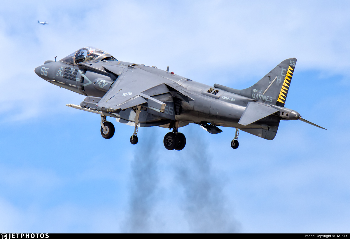 AV-8B: Ο παλαίμαχος των Αμερικανών Πεζοναυτών εντυπωσιάζει ακόμη (βίντεο)