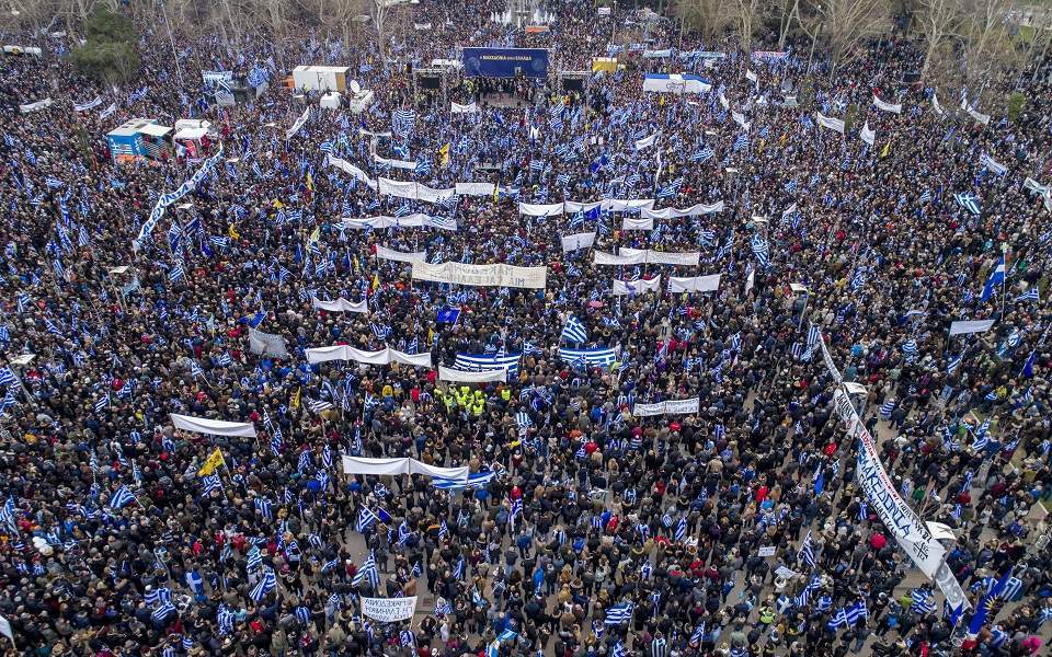 Λαός Β’κατηγορίας: Οι Σκοπιανοί ψηφίζουν – Οι Έλληνες δεν είναι «ώριμοι» για να ψηφίσουν – Αποφασίζουν Τσίπρας-Καμμένος