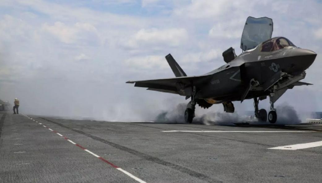 F-35B: Πρώτη «κυλιόμενη προσνήωση» σε αεροπλανοφόρο