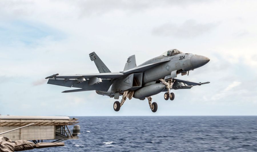 Συντριβή αμερικανικού F/A-18 στην θάλασσα των Φιλιππίνων