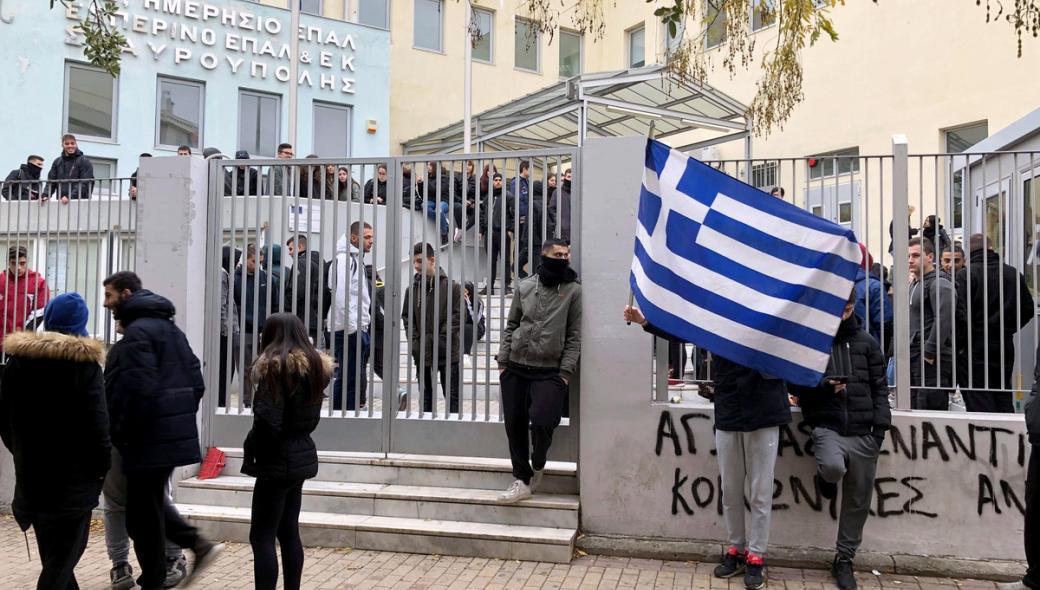 «Σείεται» η Θεσσαλονίκη με το «Μακεδονία Ξακουστή»: Μαθητής πάνω σε άλογο στην πορεία (φωτό)