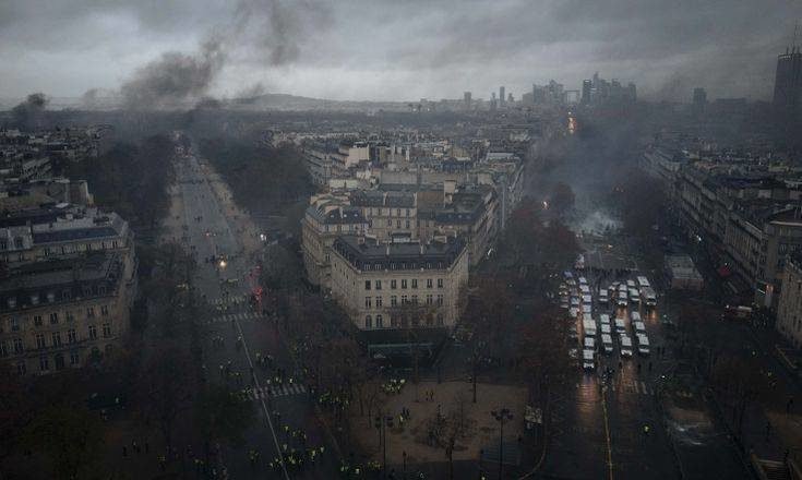 Γαλλία: Ανοικτό το ενδεχόμενο να κηρυχθεί σε κατάσταση εκτάκτου ανάγκης το Παρίσι